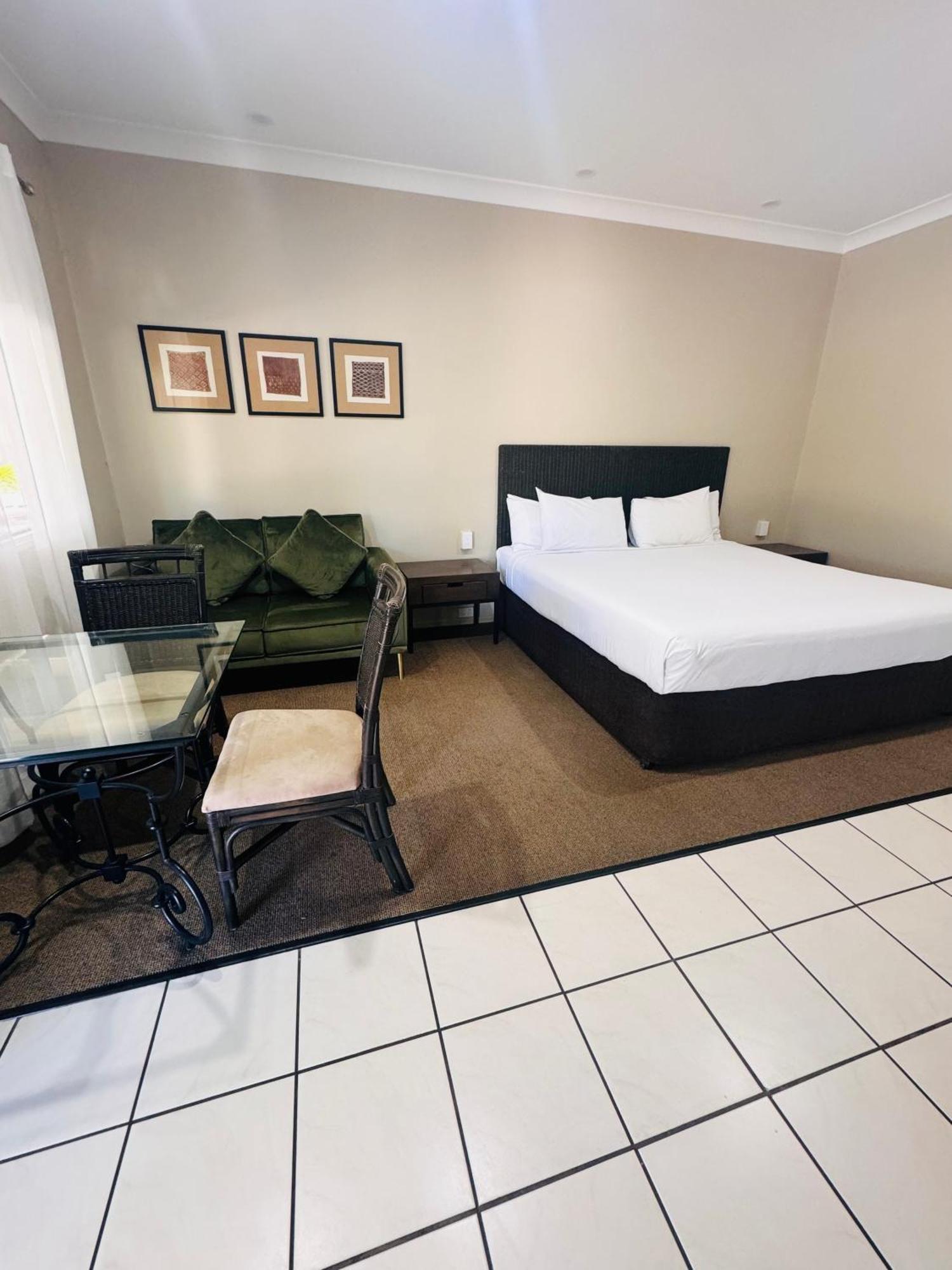 Best Western Bungil Creek Motel Рома Екстер'єр фото