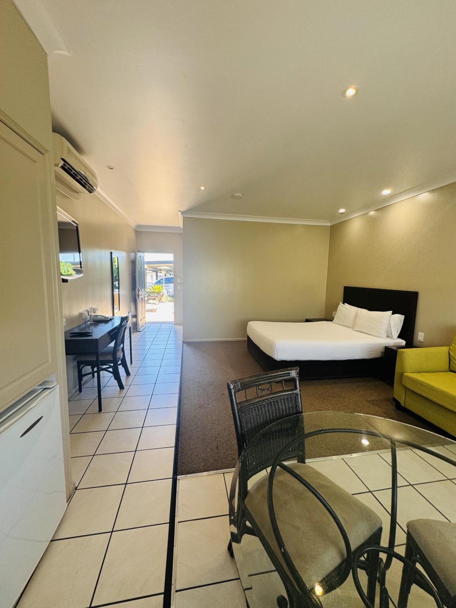 Best Western Bungil Creek Motel Рома Екстер'єр фото