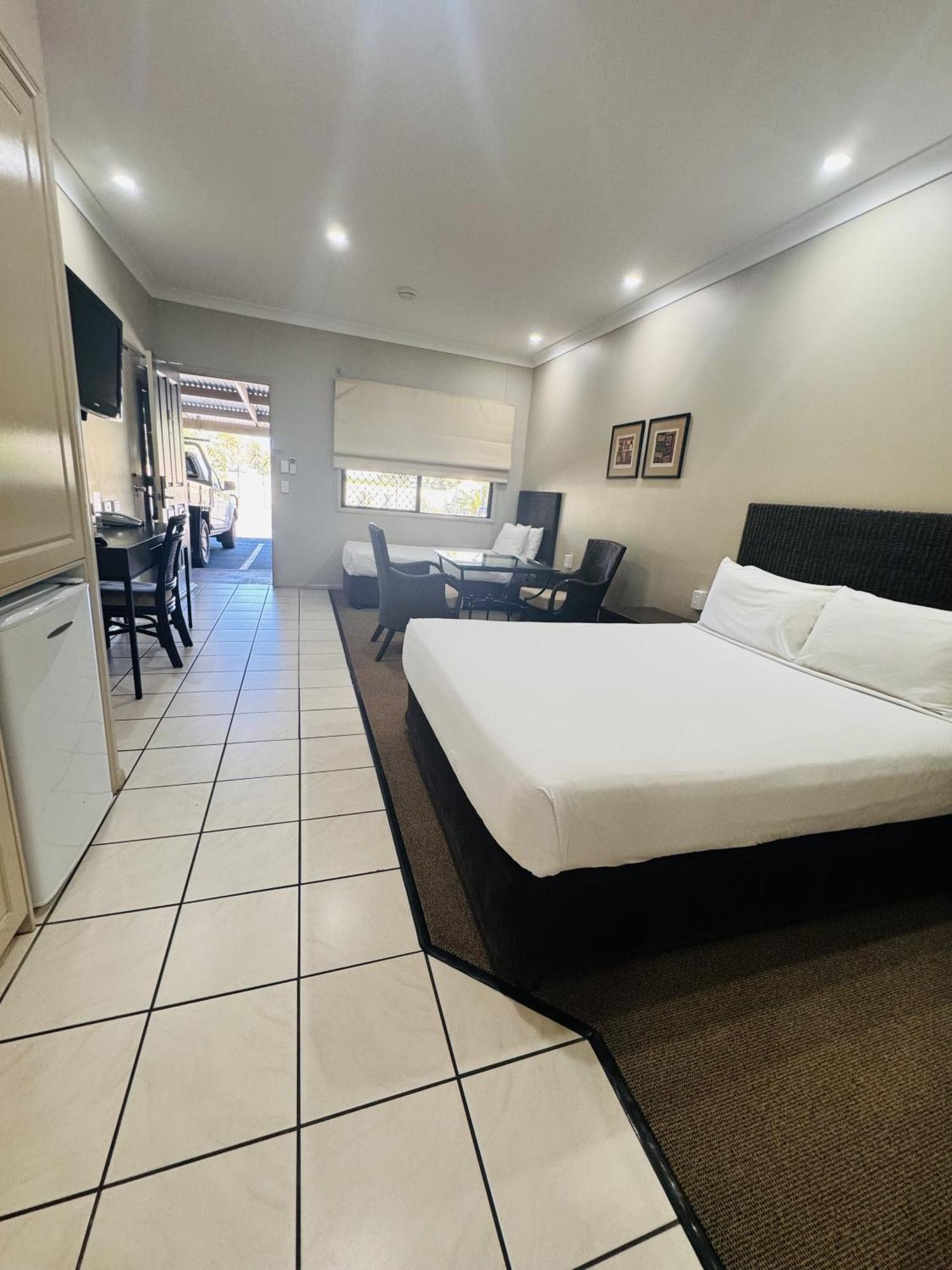 Best Western Bungil Creek Motel Рома Екстер'єр фото
