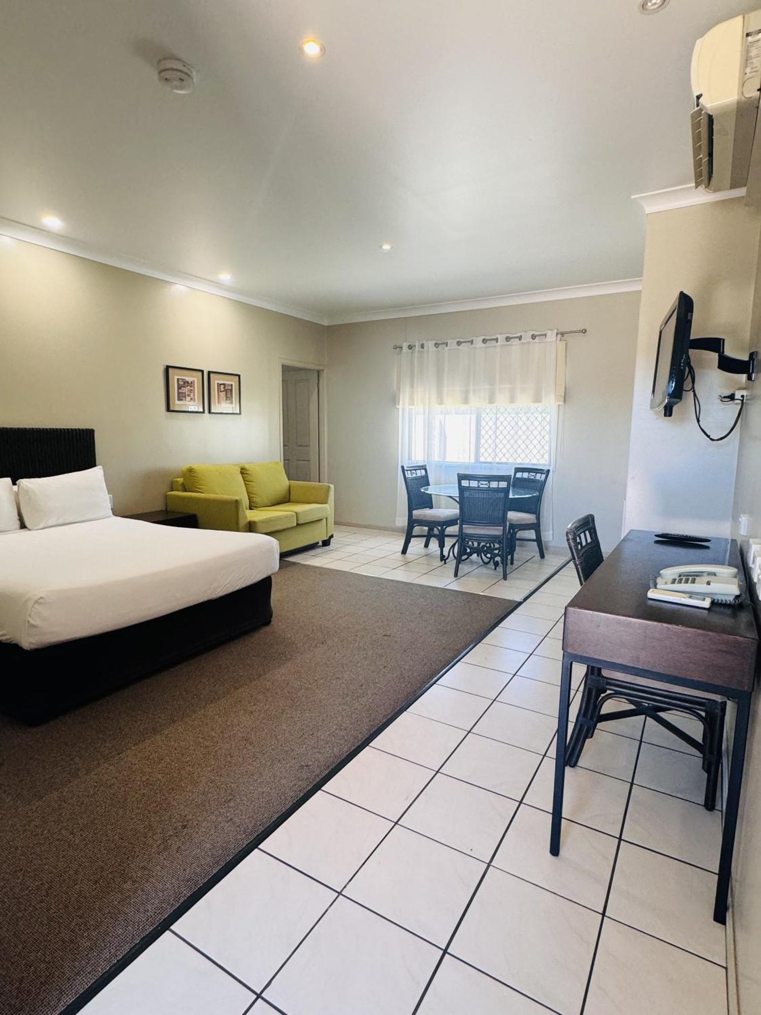 Best Western Bungil Creek Motel Рома Екстер'єр фото