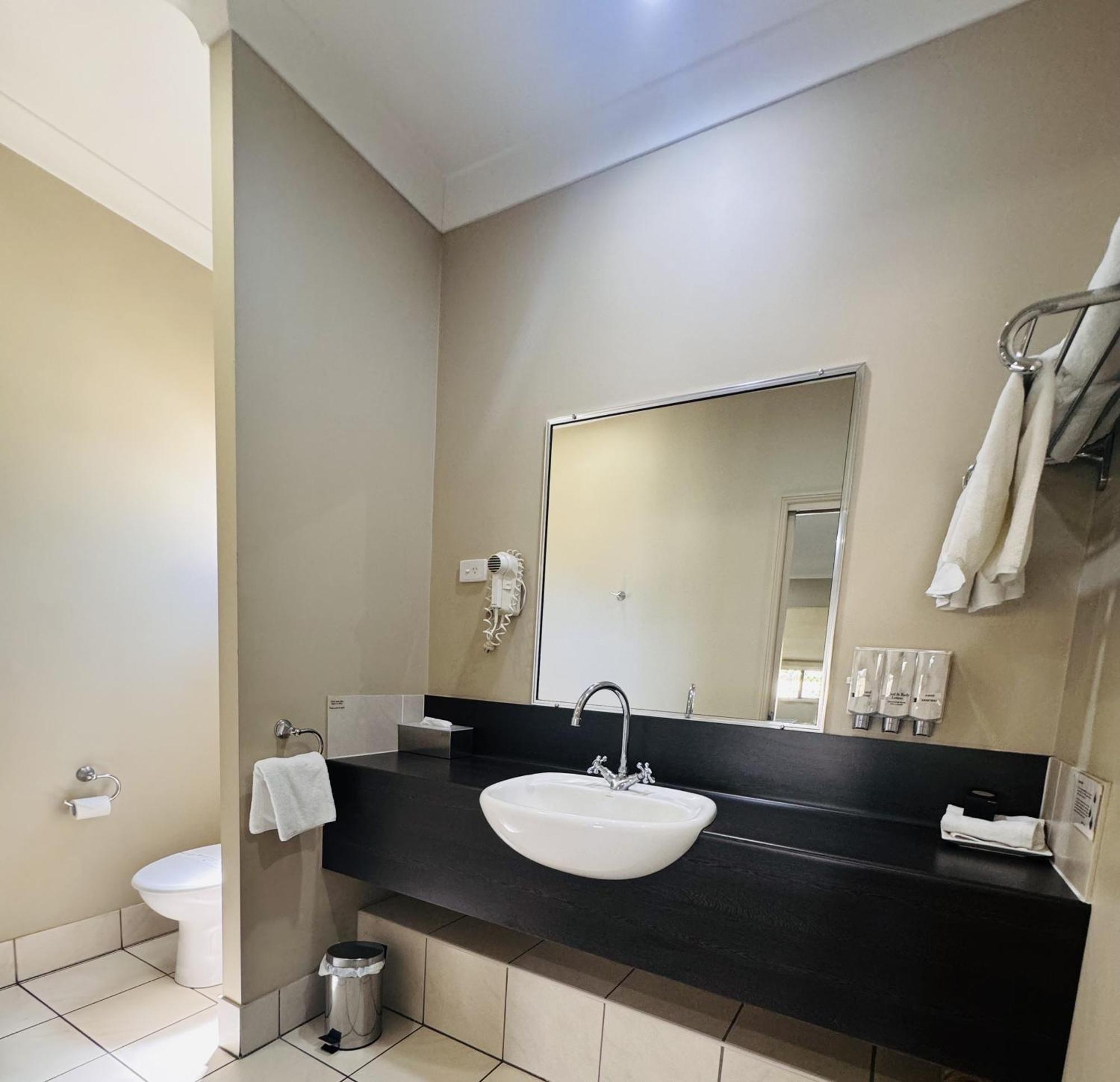 Best Western Bungil Creek Motel Рома Екстер'єр фото