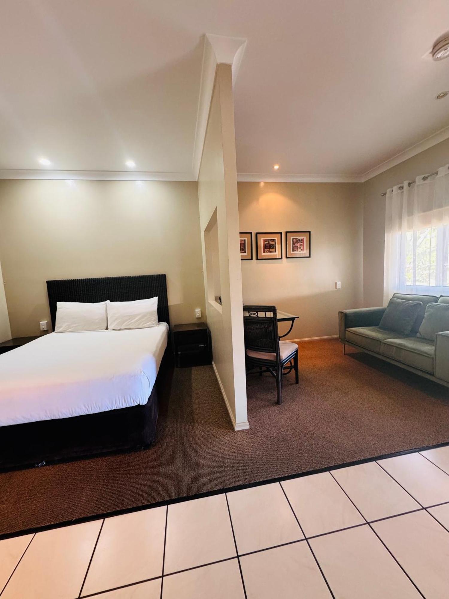 Best Western Bungil Creek Motel Рома Екстер'єр фото