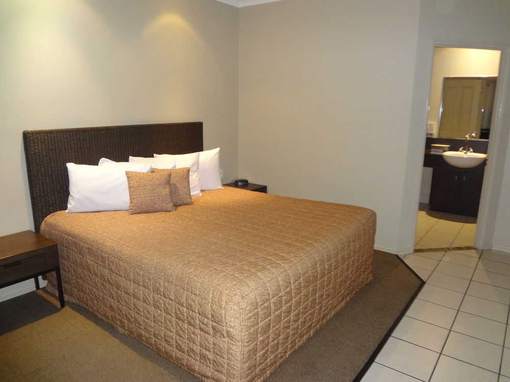 Best Western Bungil Creek Motel Рома Екстер'єр фото