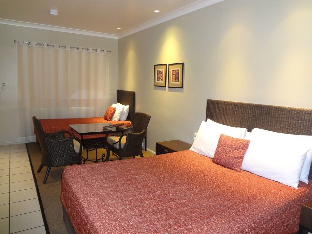 Best Western Bungil Creek Motel Рома Екстер'єр фото