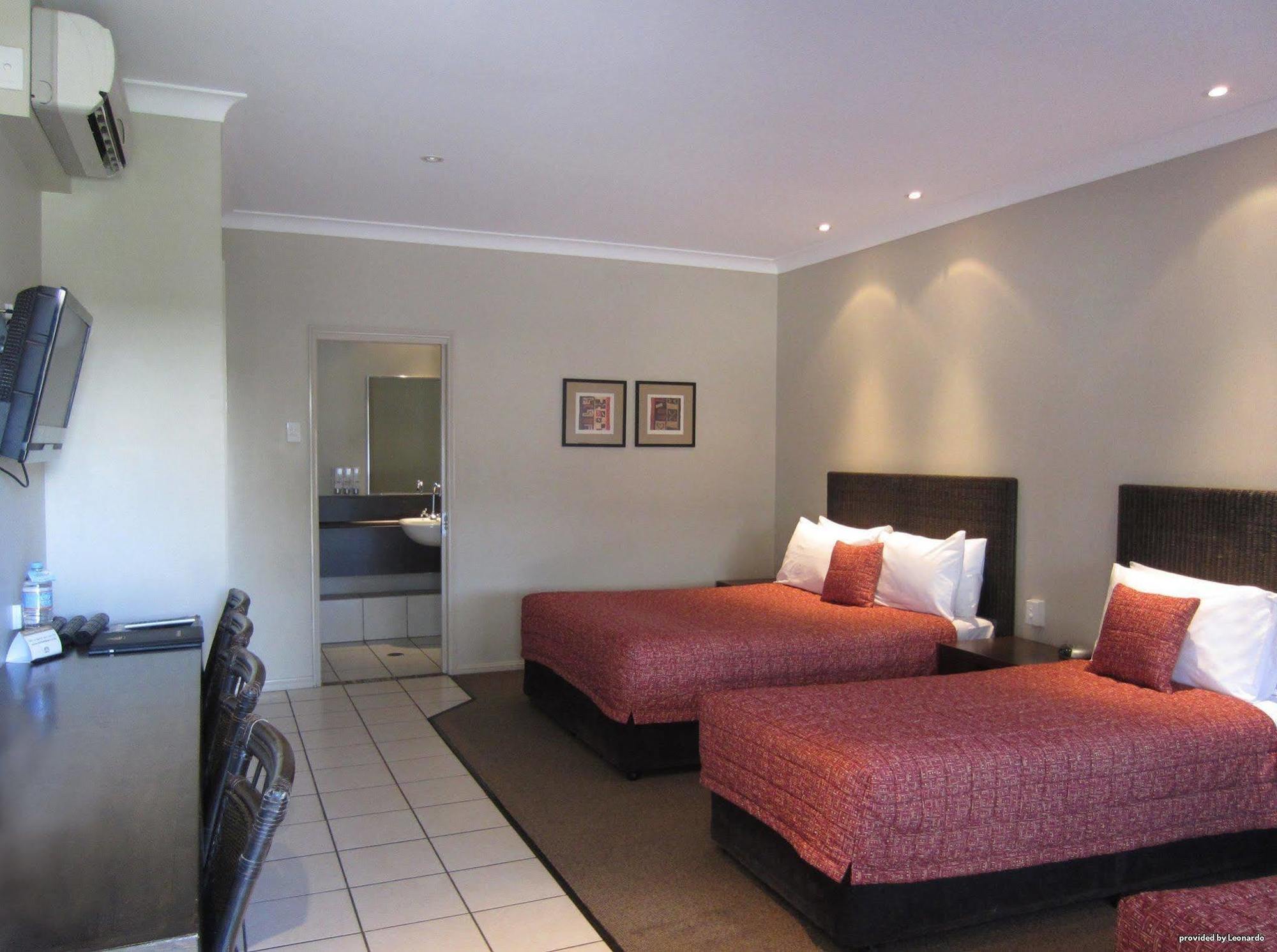 Best Western Bungil Creek Motel Рома Екстер'єр фото